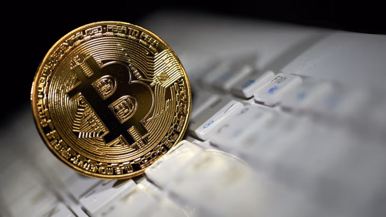 https://stocktwits.com/news articles/markets/cryptocurrency/bitcoin on track to post weakest october in six years as us buyers retreat ahead of fed decision/cZU9BzDRB68 https://stocktwits.com/news articles/markets/cryptocurrency/bitcoin on track to post weakest october in six years as us buyers retreat ahead of fed decision/cZU9BzDRB68