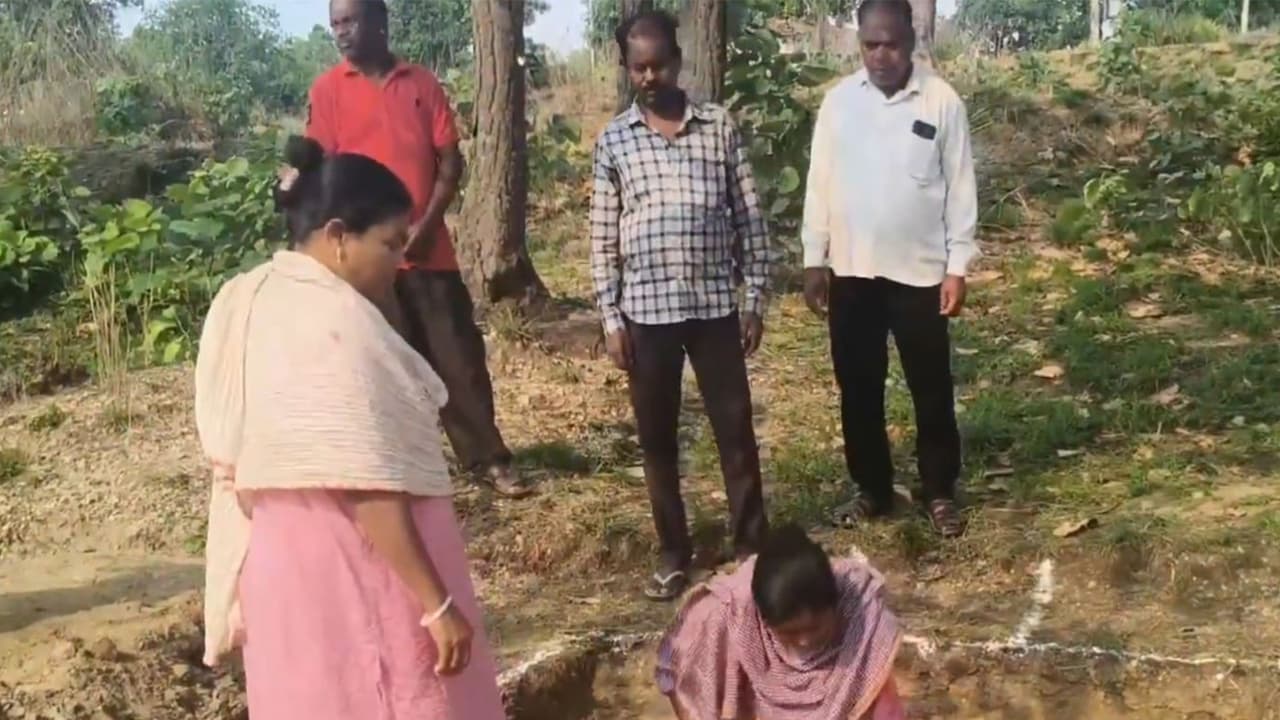 Balrampur district rainwater harvesting awareness campaign (Photo/ANI) Balrampur district rainwater harvesting awareness campaign (Photo/ANI)