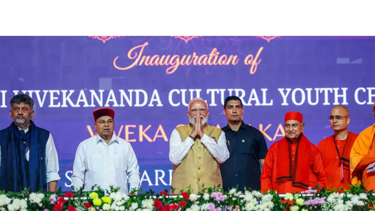 Prime Minister Narendra Modi with Karnataka CM DK Shivakumar and Governor Thawar Chand Gehlot (Photo/ANI) Prime Minister Narendra Modi with Karnataka CM DK Shivakumar and Governor Thawar Chand Gehlot (Photo/ANI)