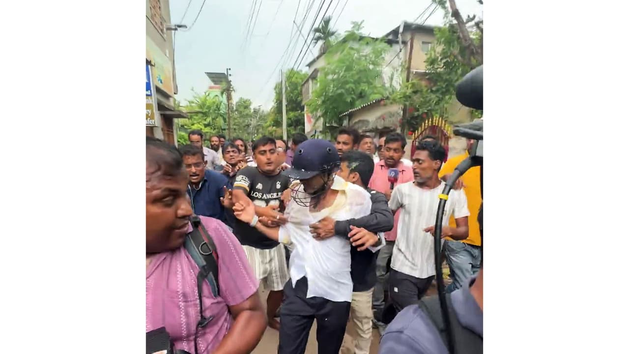 TMC MP Abhishek Banerjee roughed up by unidentified people during his visit to Sonarpur (File Photo/ANI) TMC MP Abhishek Banerjee roughed up by unidentified people during his visit to Sonarpur (File Photo/ANI)