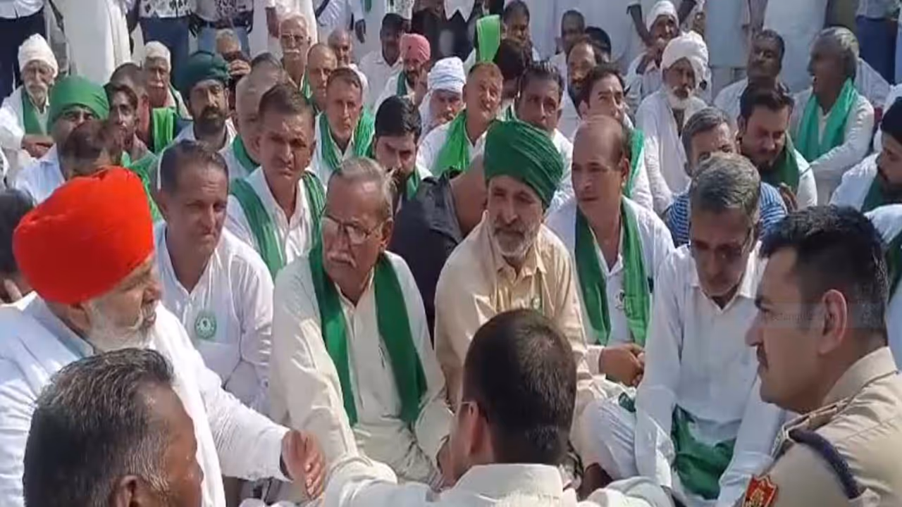 BKU leader Rakesh Tikait sits in protest during a farmers’ agitation (Photo/ANI) BKU leader Rakesh Tikait sits in protest during a farmers’ agitation (Photo/ANI)