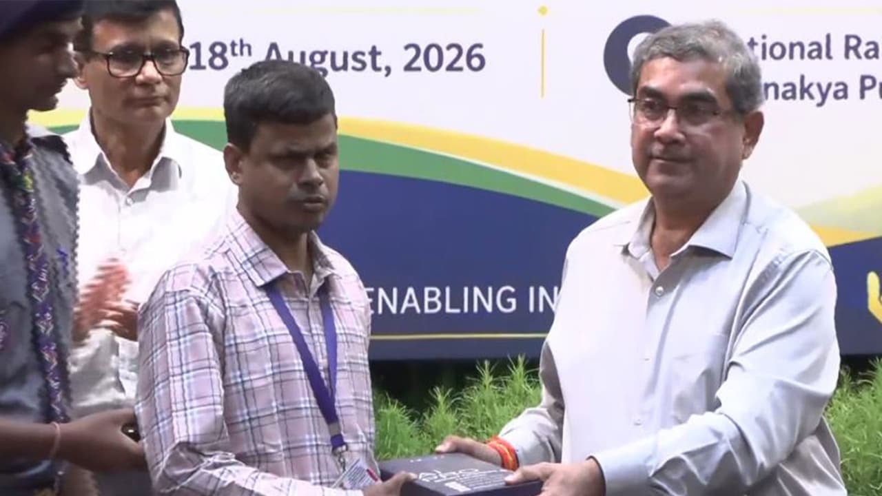 Jyoti AI Smart Glasses presented to visually impaired employees in Northern railways (Photo/ANI) Jyoti AI Smart Glasses presented to visually impaired employees in Northern railways (Photo/ANI)