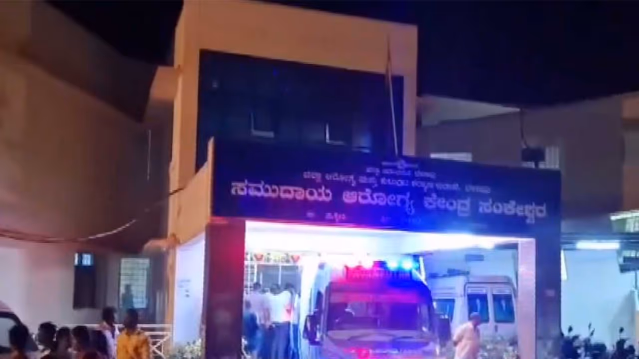 Several passengers injured in a bus accident in Karnataka (Photo/Police) Several passengers injured in a bus accident in Karnataka (Photo/Police)