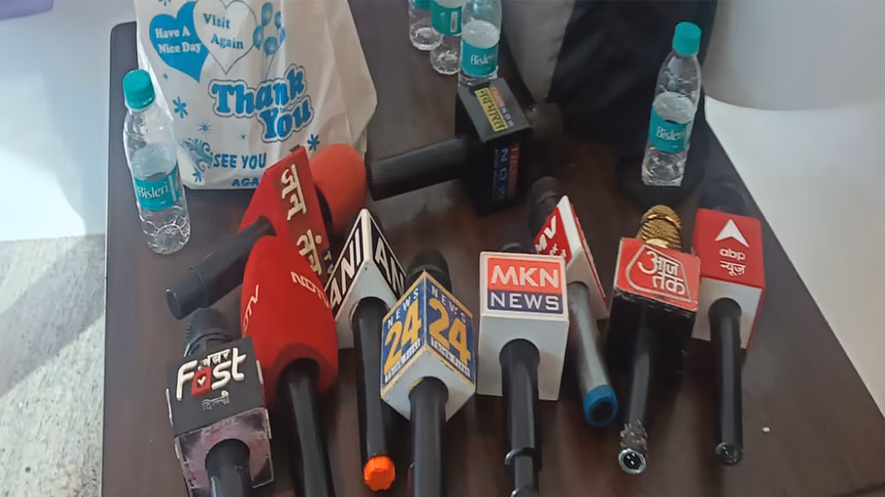Fake media representative carried multiple national media logos mics (Photo/ANI) Fake media representative carried multiple national media logos mics (Photo/ANI)