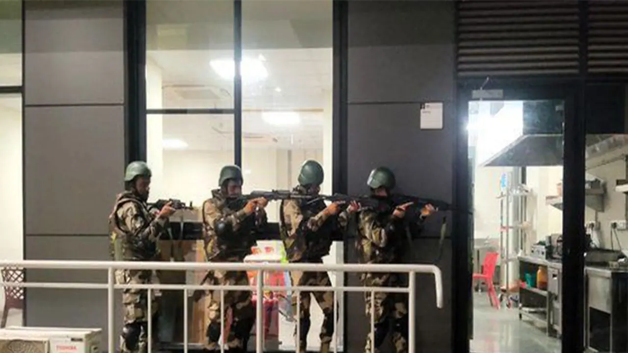 CISF conducted an odd hour mock drill at Navi Mumbai Airport (Photo/ANI) CISF conducted an odd hour mock drill at Navi Mumbai Airport (Photo/ANI)