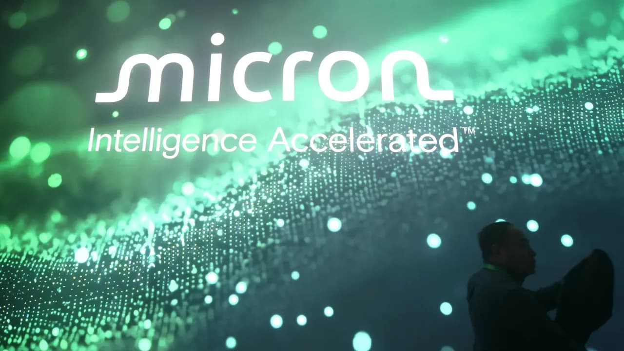 https://stocktwits.com/news articles/markets/cryptocurrency/micron proved ai boom isn t over and exposed oracle broadcom/cLegKbQREAe https://stocktwits.com/news articles/markets/cryptocurrency/micron proved ai boom isn t over and exposed oracle broadcom/cLegKbQREAe