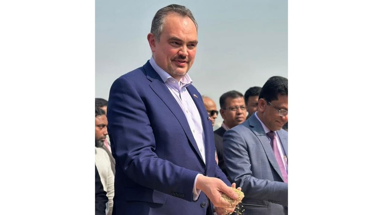 60,000 metric tons of premium US wheat arrives in Bangladesh (Photo: X@USAmbBangladesh) 60,000 metric tons of premium US wheat arrives in Bangladesh (Photo: X@USAmbBangladesh)