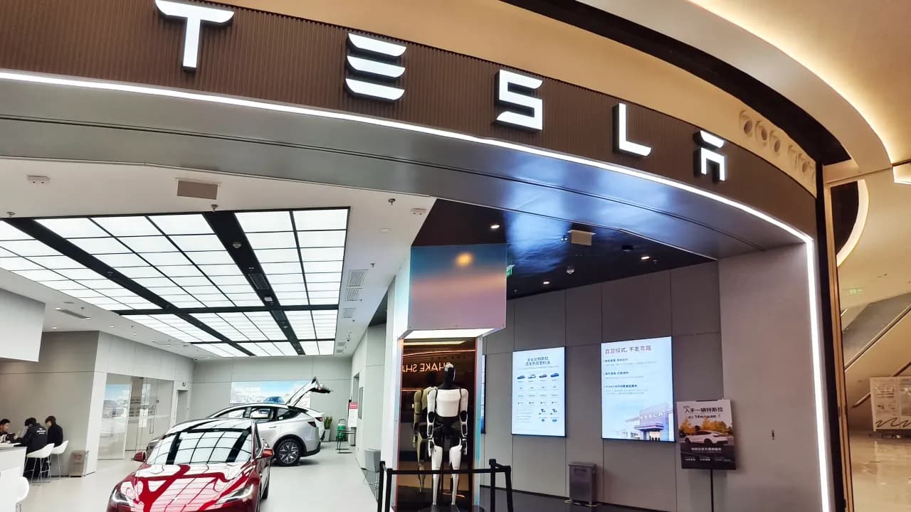 https://stocktwits.com/news articles/markets/equity/will tesla stock get a q4 earnings boost what wall street retail investors expect/cmyXUrLR4i8 https://stocktwits.com/news articles/markets/equity/will tesla stock get a q4 earnings boost what wall street retail investors expect/cmyXUrLR4i8