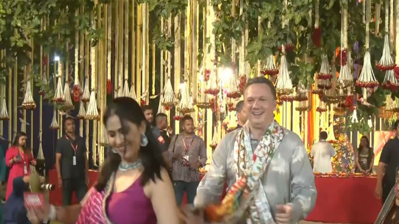Foreign ambassadors join Navratri celebrations in Gujarat (Photo/ANI) Foreign ambassadors join Navratri celebrations in Gujarat (Photo/ANI)