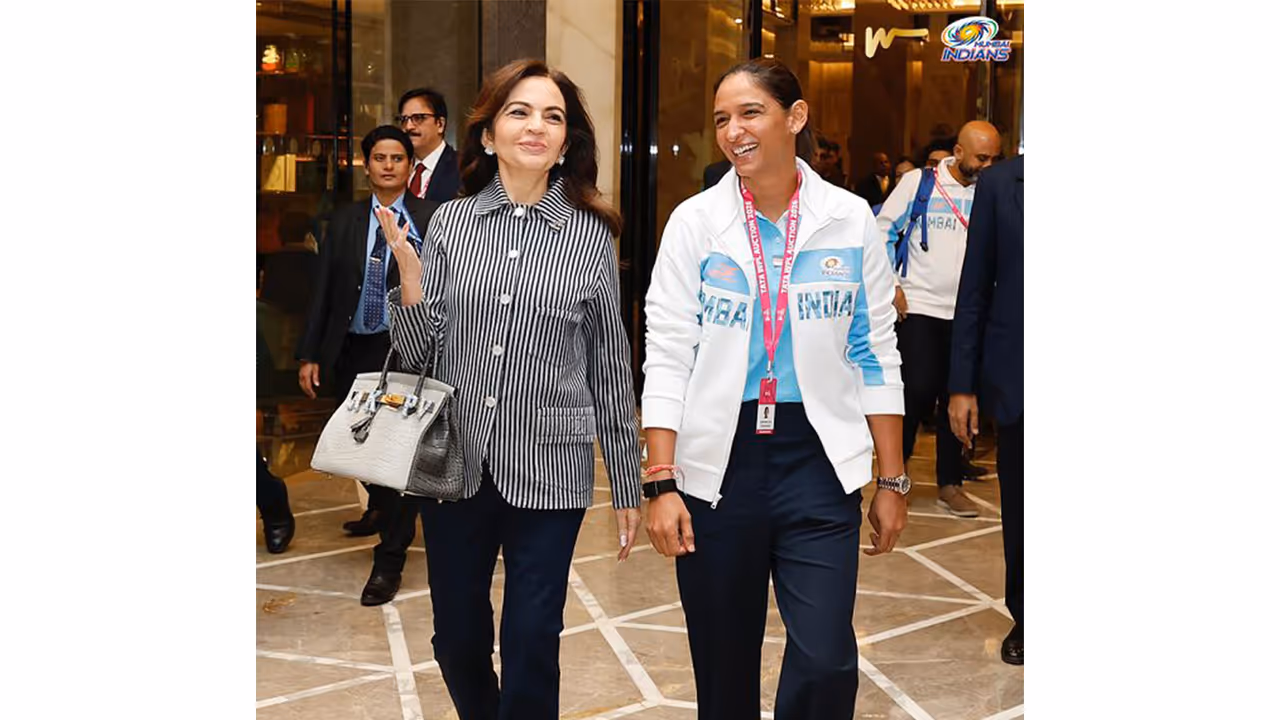 Nita Ambani and Harmanpreet Kaur. (Photo/Mumbai Indians) Nita Ambani and Harmanpreet Kaur. (Photo/Mumbai Indians)