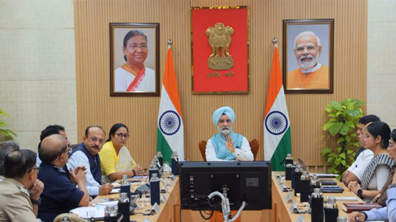 Delhi Lieutenant Governor Taranjit Singh Sandhu chairing a meeting (Photo/@LtGovDelhi) Delhi Lieutenant Governor Taranjit Singh Sandhu chairing a meeting (Photo/@LtGovDelhi)