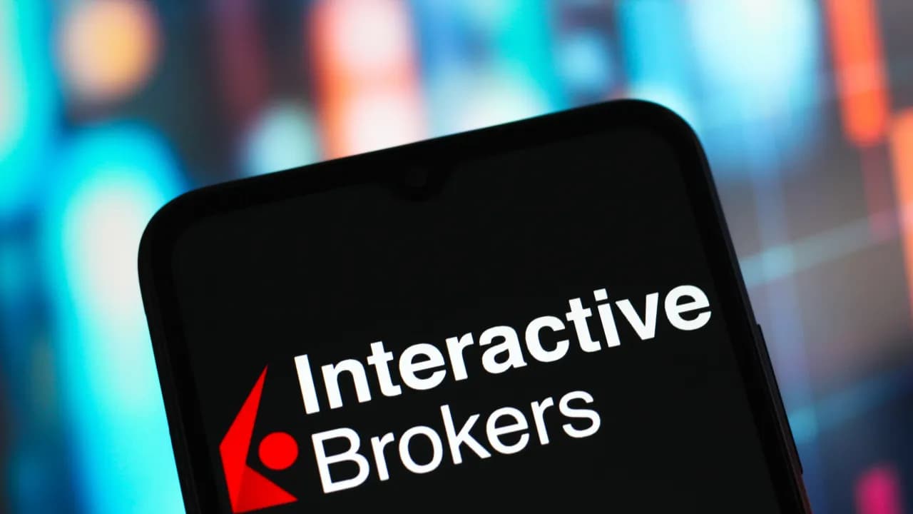 https://stocktwits.com/news articles/markets/equity/interactive brokers turns to stablecoins to compete with robinhood schwab coinbase/cLICVxmREFz https://stocktwits.com/news articles/markets/equity/interactive brokers turns to stablecoins to compete with robinhood schwab coinbase/cLICVxmREFz