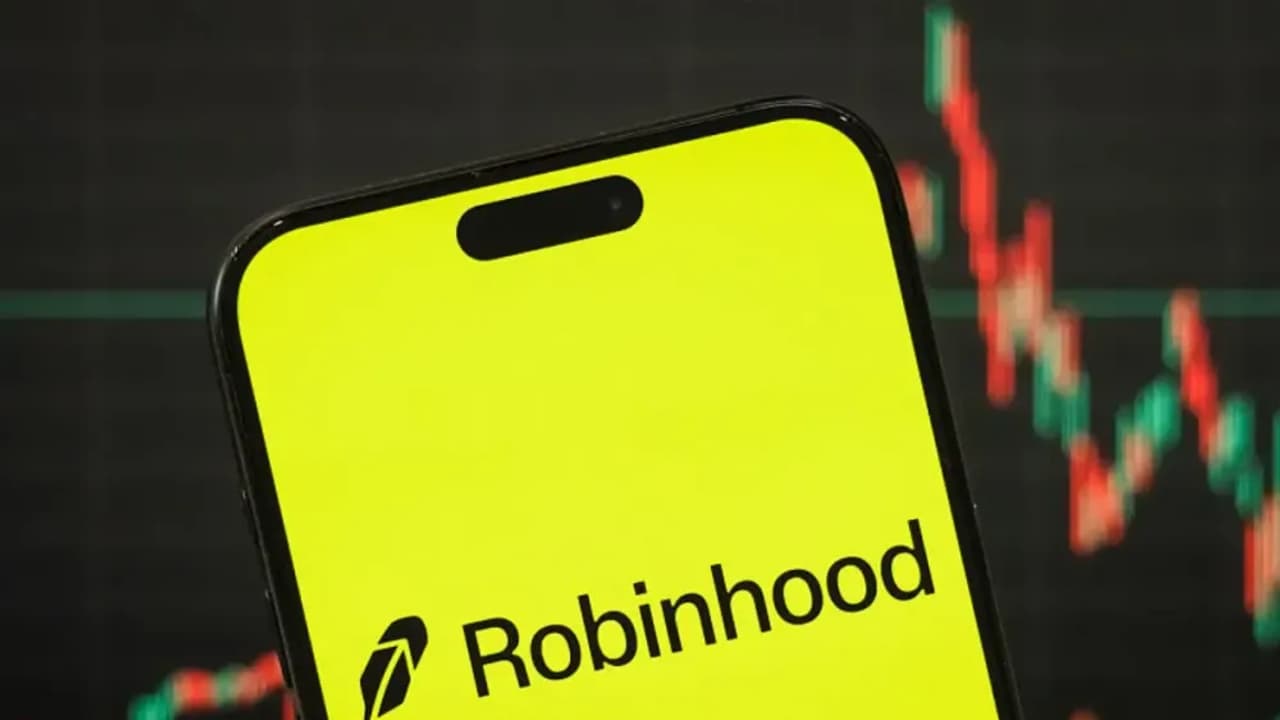 https://stocktwits.com/news articles/markets/equity/robinhood fails to make it to s and p 500 inclusion/chlEgsXRbyB