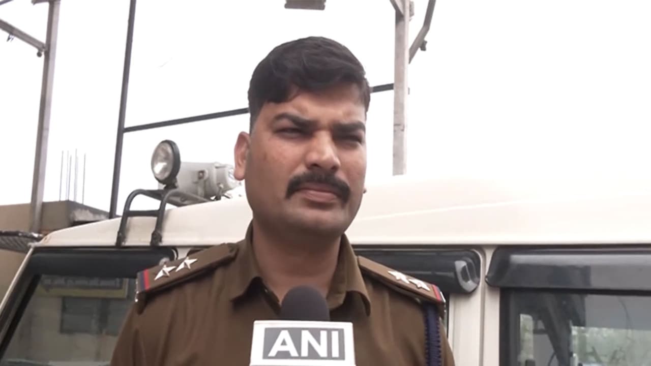 Bhanwarkuan police station SI Dharmveer Singh Chauhan (photo/ANI) Bhanwarkuan police station SI Dharmveer Singh Chauhan (photo/ANI)