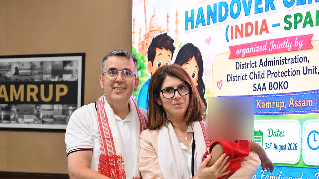 Spanish couple Cesar Tauste Martinez and Maria Josefa Solves Royo (Photo/JANASANYOG KAMRUP) Spanish couple Cesar Tauste Martinez and Maria Josefa Solves Royo (Photo/JANASANYOG KAMRUP)