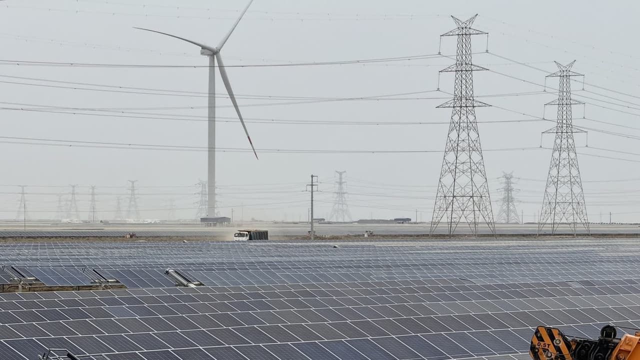Gujarat leads in renewable energy (Photo/Gujarat CMO) Gujarat leads in renewable energy (Photo/Gujarat CMO)
