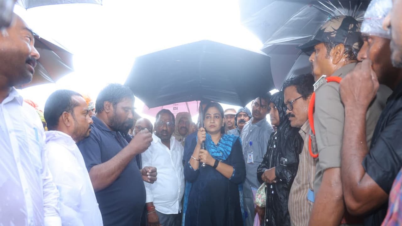 Andhra Pradesh Home Minister Anitha assessing cyclone affected areas (Photo/ANI) Andhra Pradesh Home Minister Anitha assessing cyclone affected areas (Photo/ANI)