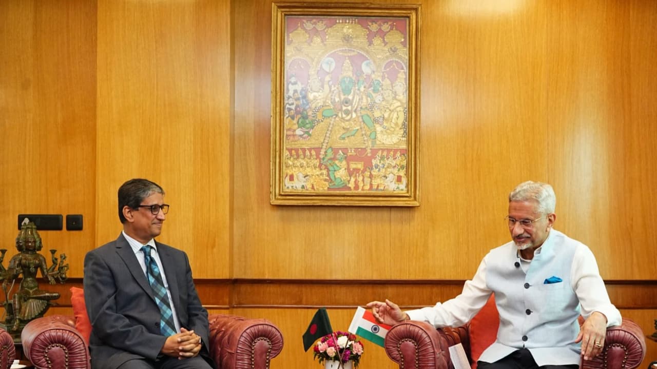 EAM S Jaishankar with Bangladesh’s outgoing High Commissioner to India, Riaz Hamidullah. (Photo: X/@DrSJaishankar) EAM S Jaishankar with Bangladesh’s outgoing High Commissioner to India, Riaz Hamidullah. (Photo: X/@DrSJaishankar)