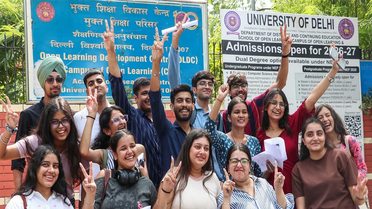 Students show victory signs at North Campus in New Delhi on Friday (Photo/ANI) Students show victory signs at North Campus in New Delhi on Friday (Photo/ANI)
