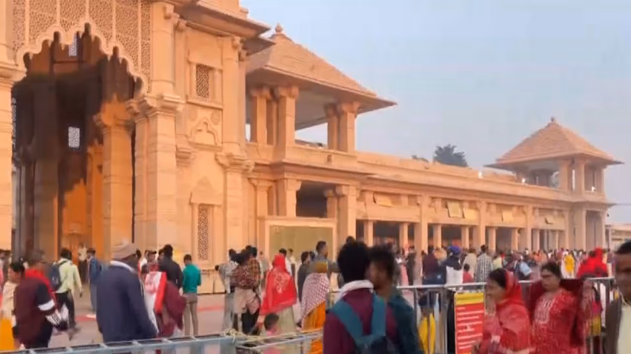 Devotees flock to Sri Ram Janmabhoomi Temple (Photo/ANI)