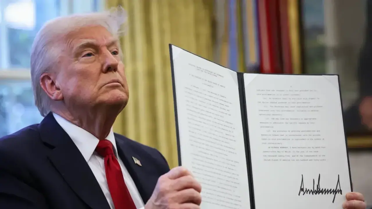 Trump's 25% Auto Tariff Hits Ford, GM, Stellantis Stocks — Retail Jitters Grow, Analyst Flags One 'Big Confusion'