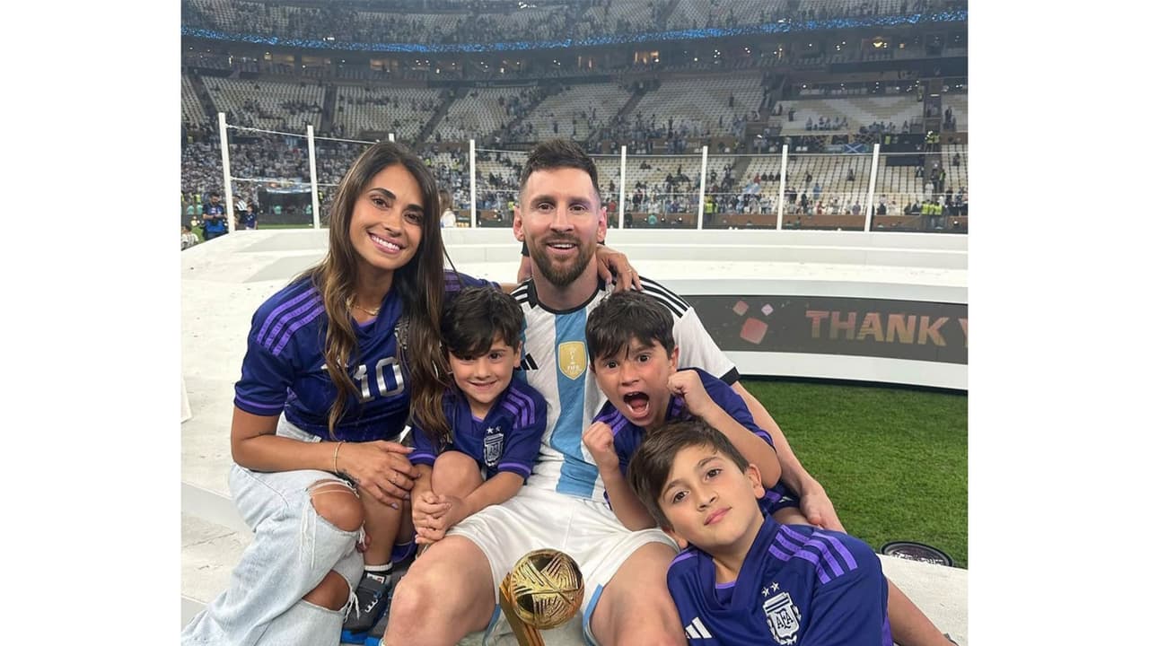 Lionel Messi with Antonela and his children. (Photo: @antonelaroccuzzo Instagram) Lionel Messi with Antonela and his children. (Photo: @antonelaroccuzzo Instagram)