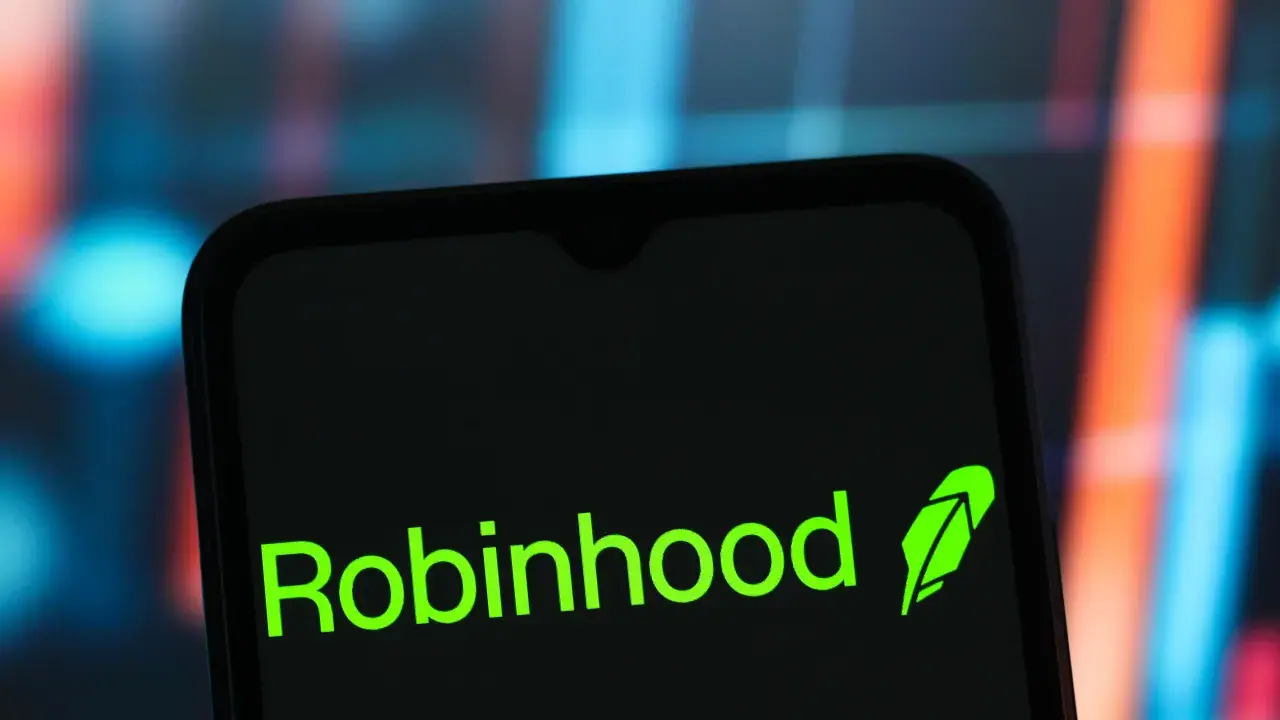 https://stocktwits.com/news articles/markets/equity/robinhood launches tokens for eu users to trade us stocks/chmZ8G7RR7X