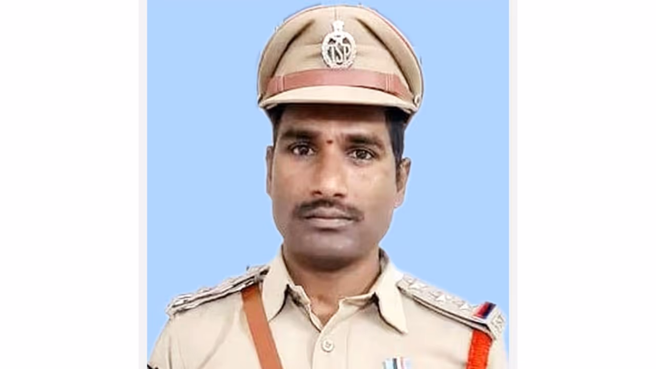 Detective Inspector M Balaswamy (Photo/Saidabad Police) Detective Inspector M Balaswamy (Photo/Saidabad Police)
