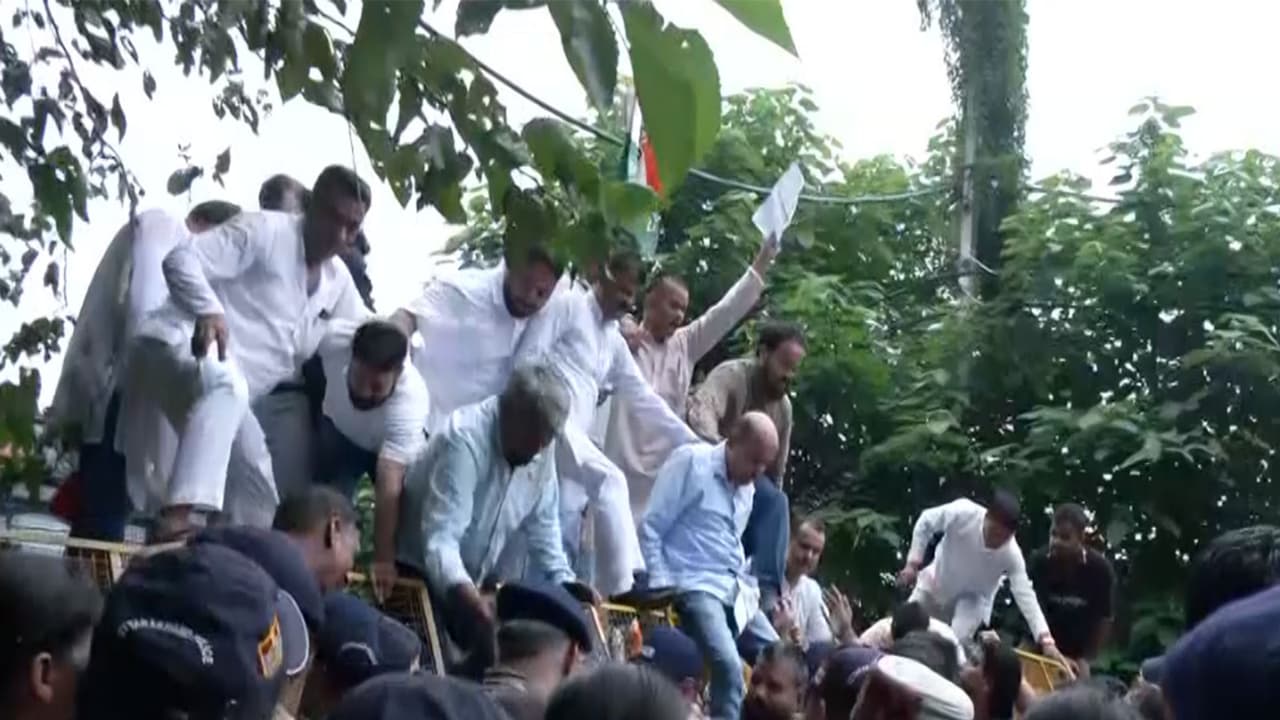 Uttarakhand Congress protest over 'suddhikaran' (Photo/ANI) Uttarakhand Congress protest over 'suddhikaran' (Photo/ANI)