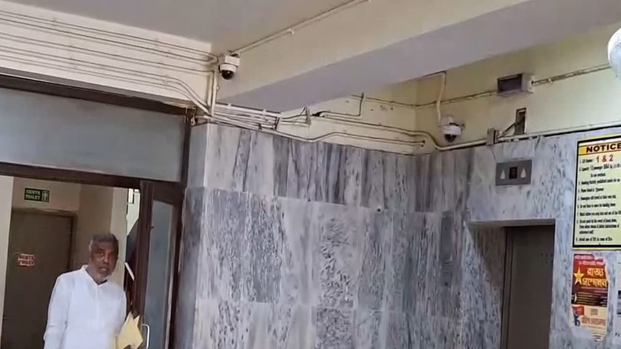 TMC Candidate from Rashbehari Assembly Constituency Debasish Kumar arrives at ED office in land grabbing case TMC Candidate from Rashbehari Assembly Constituency Debasish Kumar arrives at ED office in land grabbing case