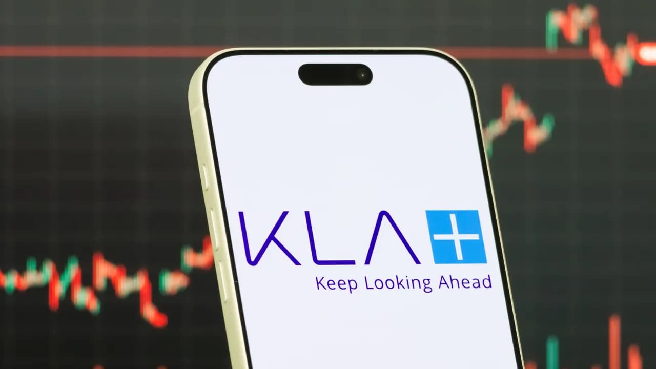 https://stocktwits.com/news articles/markets/equity/lrcx apld klac why chip equipment stocks are falling premarket today/cZmACpqR7FV https://stocktwits.com/news articles/markets/equity/lrcx apld klac why chip equipment stocks are falling premarket today/cZmACpqR7FV