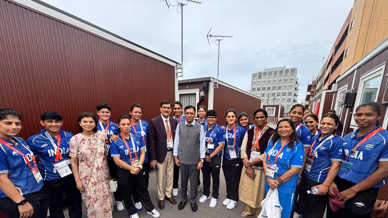 Mansukh Mandaviya with the Indian athletes in Nagoya (Photo: Union Minister for Youth Affairs and Sports) Mansukh Mandaviya with the Indian athletes in Nagoya (Photo: Union Minister for Youth Affairs and Sports)