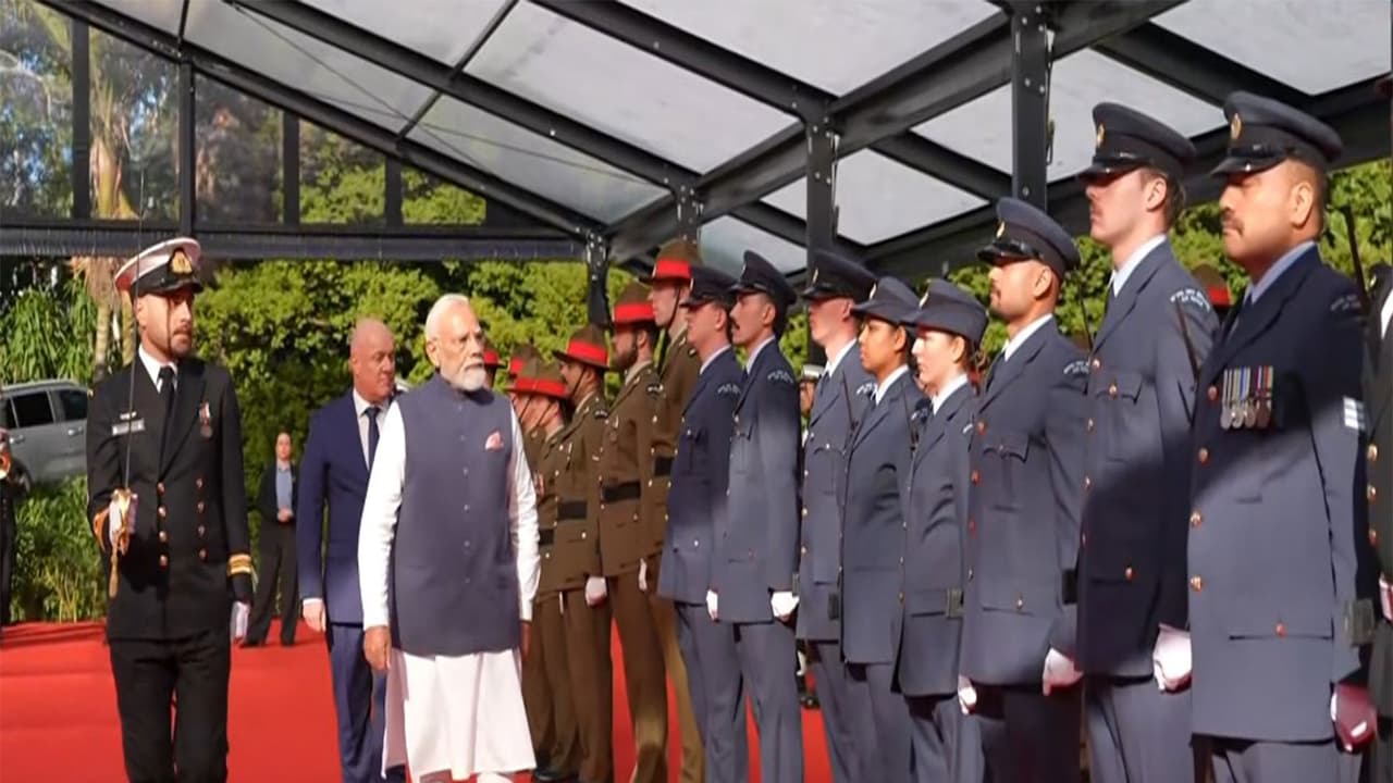 PM Modi accorded with Guard of Honour (Photo/ANI/DD) PM Modi accorded with Guard of Honour (Photo/ANI/DD)