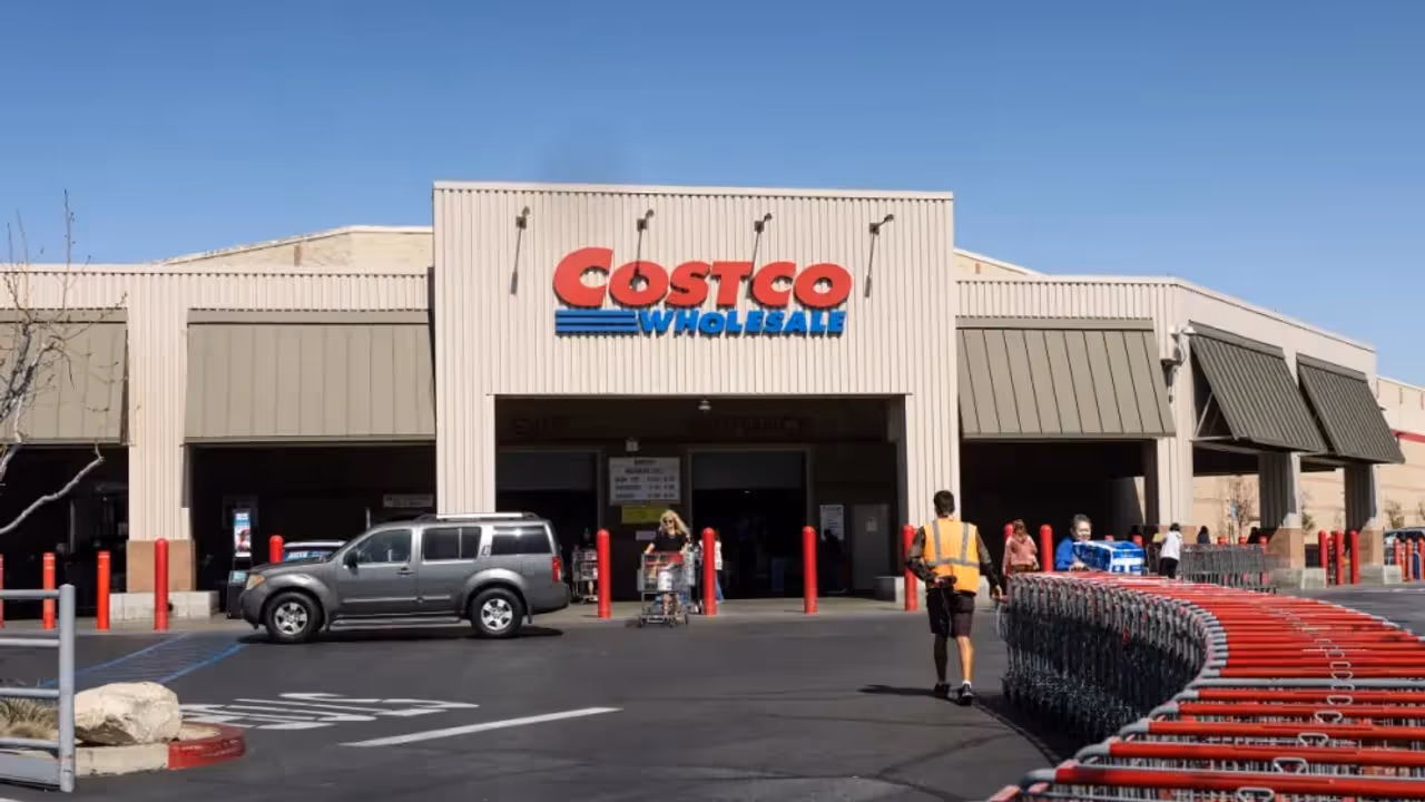 https://stocktwits.com/news articles/markets/equity/costco to extend shopping hours for executive members starting today check the new schedule/chmZPCDRReX