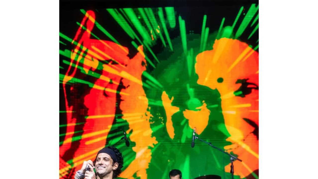 Farhan Akhtar remembers legendary singer Asha Bhosle (Image source: Farhan's Instagram) Farhan Akhtar remembers legendary singer Asha Bhosle (Image source: Farhan's Instagram)