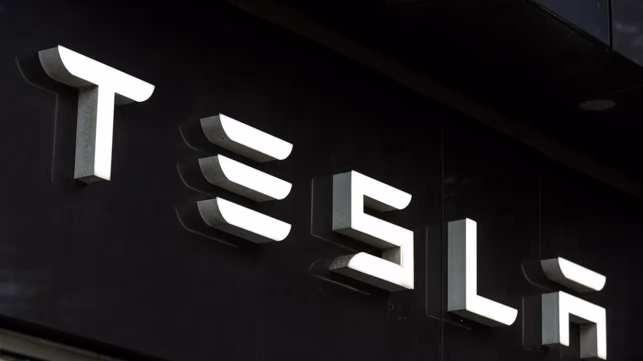 https://stocktwits.com/news articles/markets/equity/tesla china made ev sales reportedly drop 10 percent in october/cL28BCjR3CD https://stocktwits.com/news articles/markets/equity/tesla china made ev sales reportedly drop 10 percent in october/cL28BCjR3CD