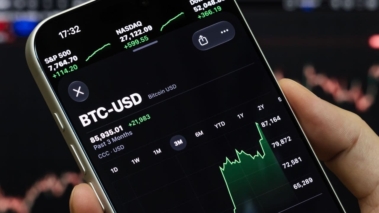 https://stocktwits.com/news articles/markets/cryptocurrency/bitcoin falls to 81 k after hotter than expected us inflation breaks btc below tight trading range/cZxfvFWRBqK https://stocktwits.com/news articles/markets/cryptocurrency/bitcoin falls to 81 k after hotter than expected us inflation breaks btc below tight trading range/cZxfvFWRBqK