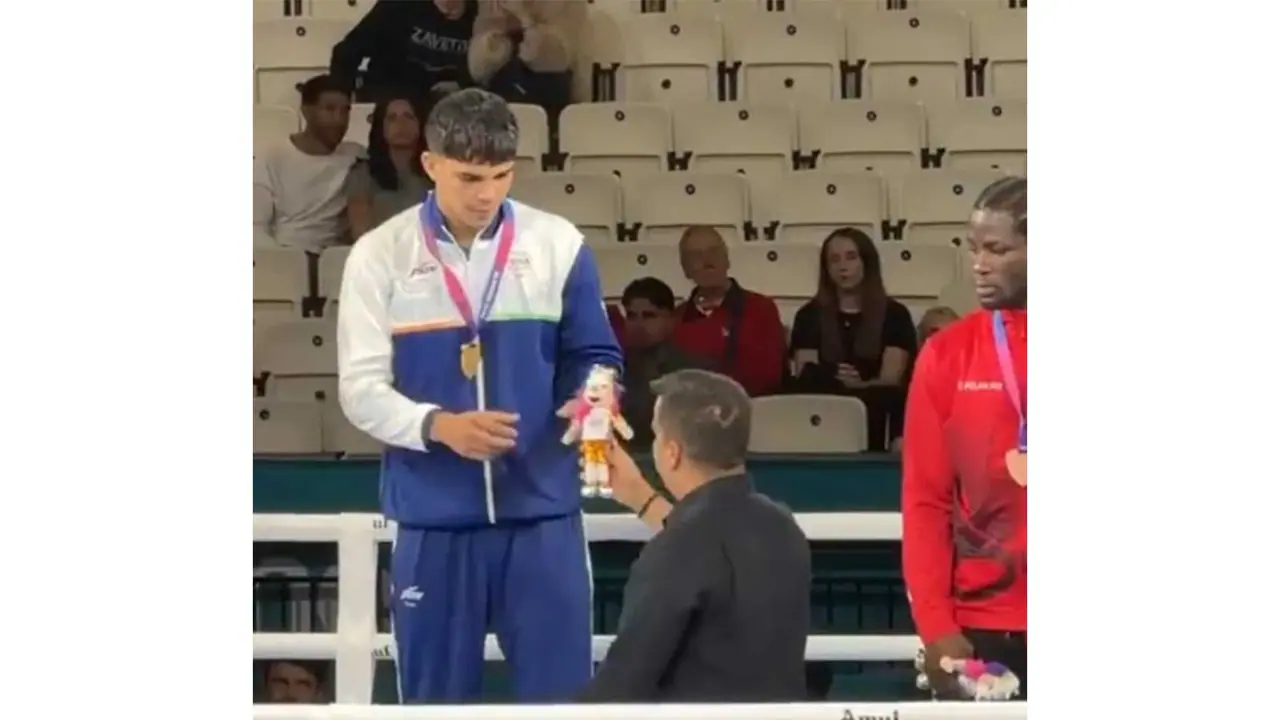 Gujarat Deputy Chief Minister Harsh Sanghavi presents medals to Indian boxing champions (Photo/GujaratCMO) Gujarat Deputy Chief Minister Harsh Sanghavi presents medals to Indian boxing champions (Photo/GujaratCMO)