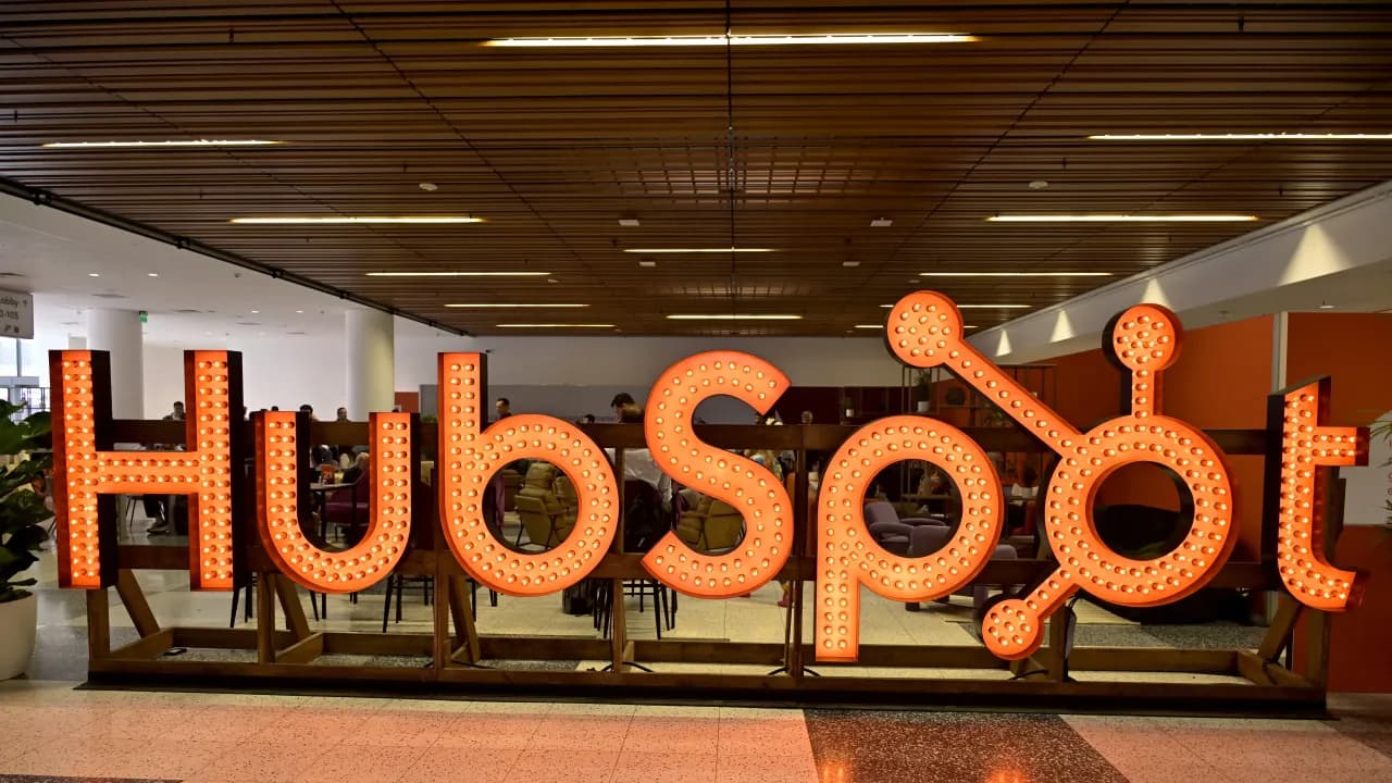 https://stocktwits.com/news articles/markets/equity/hubs stock tanks most 10 years wall street hubspot penalty box/cZoBROSRJJ2 https://stocktwits.com/news articles/markets/equity/hubs stock tanks most 10 years wall street hubspot penalty box/cZoBROSRJJ2