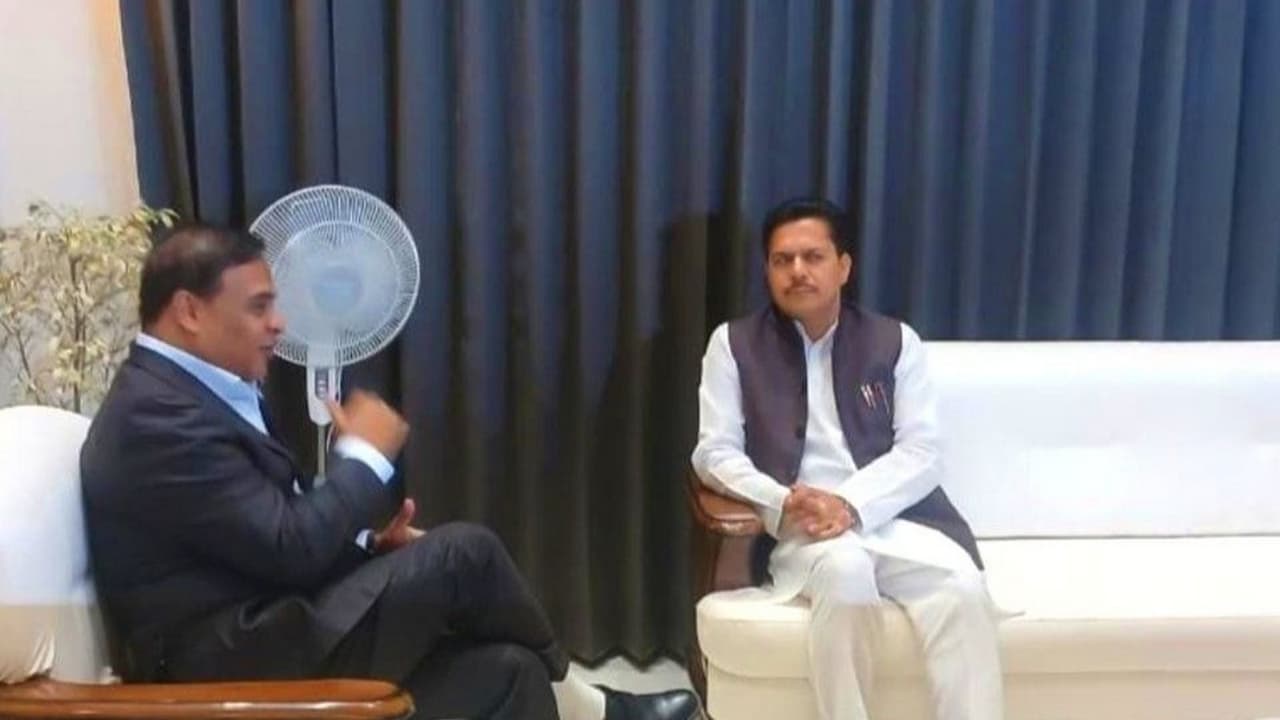 Assam Chief Minister Himanta Biswa Sarma meets Bhupen Kumar Borah (Photo/Bhupen Borah PRO) Assam Chief Minister Himanta Biswa Sarma meets Bhupen Kumar Borah (Photo/Bhupen Borah PRO)