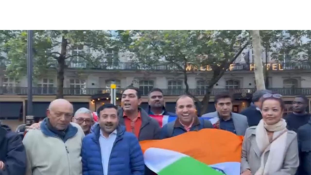 London Indian diaspora stages counter protest in support of PM Modi outside the Indian High Commission (Photo/ANI) London Indian diaspora stages counter protest in support of PM Modi outside the Indian High Commission (Photo/ANI)