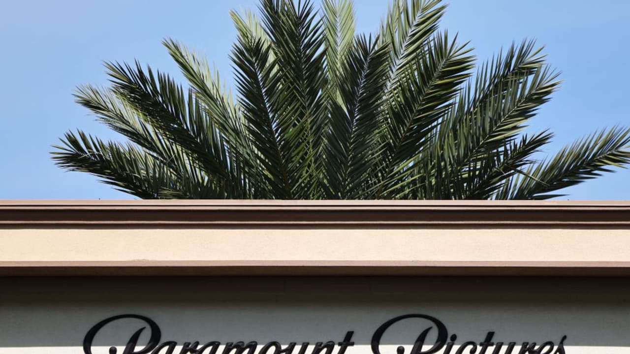 Paramount Skydance Deal Faces Risk As Project Rise Revives $13.5B Rival Bid: Retail Investors Hold Back