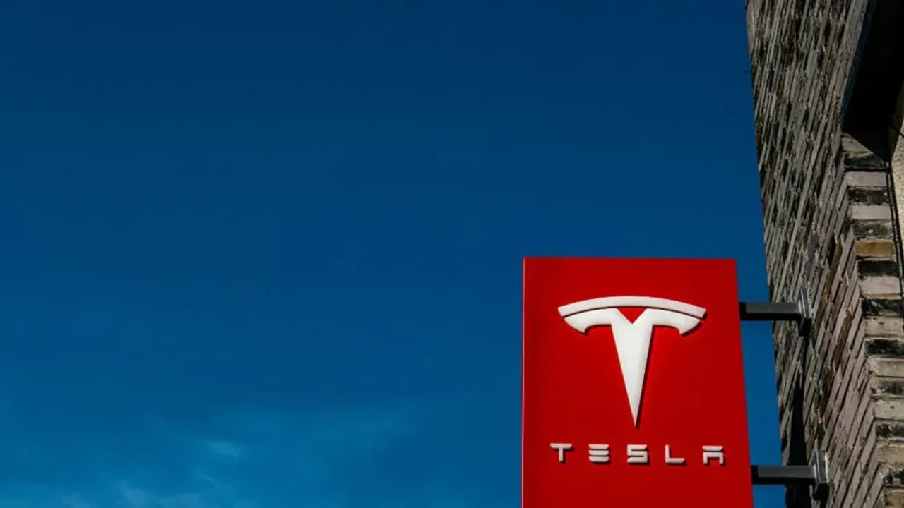 https://stocktwits.com/news articles/markets/equity/tesla leads 2025 losses among large caps after musk trump feud/chkzpYkRbUG https://stocktwits.com/news articles/markets/equity/tesla leads 2025 losses among large caps after musk trump feud/chkzpYkRbUG