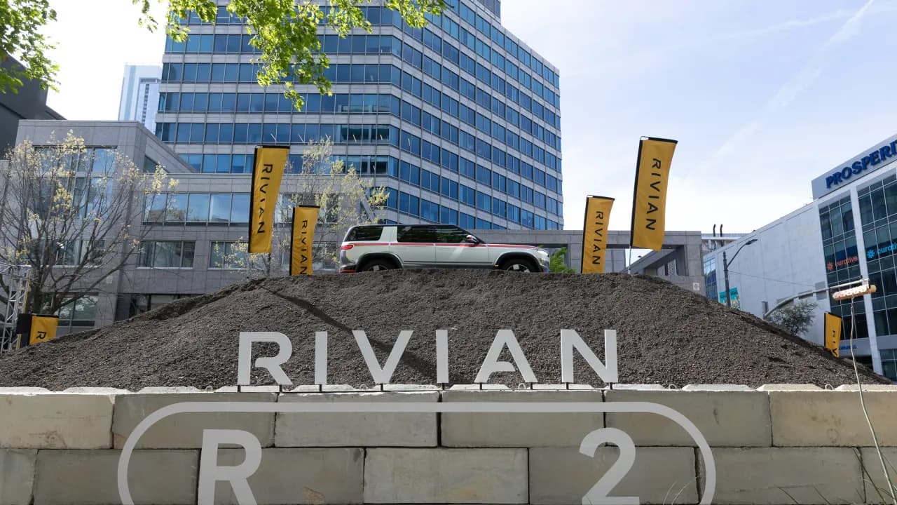 https://stocktwits.com/news articles/markets/equity/rivn stock continues to slide on ramp concerns for rivian s mass market ev/cZtYufcRBPq https://stocktwits.com/news articles/markets/equity/rivn stock continues to slide on ramp concerns for rivian s mass market ev/cZtYufcRBPq