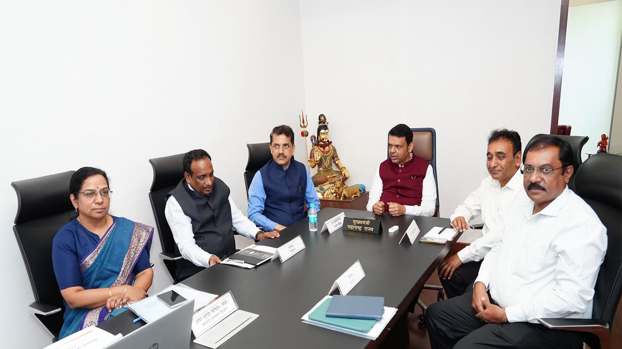 Maharashtra CM Devendra Fadnavis held a meeting with MPSC Chairman Vivek Bhimanwar, Chief Secretary and senior officials in Mumbai (Photo: x/@CMOMaharashtra) Maharashtra CM Devendra Fadnavis held a meeting with MPSC Chairman Vivek Bhimanwar, Chief Secretary and senior officials in Mumbai (Photo: x/@CMOMaharashtra)