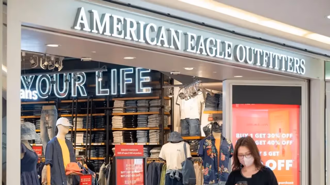 https://stocktwits.com/news articles/markets/equity/american eagle hikes q4 outlook on stronger sales trends/cLIaD30REK8 https://stocktwits.com/news articles/markets/equity/american eagle hikes q4 outlook on stronger sales trends/cLIaD30REK8