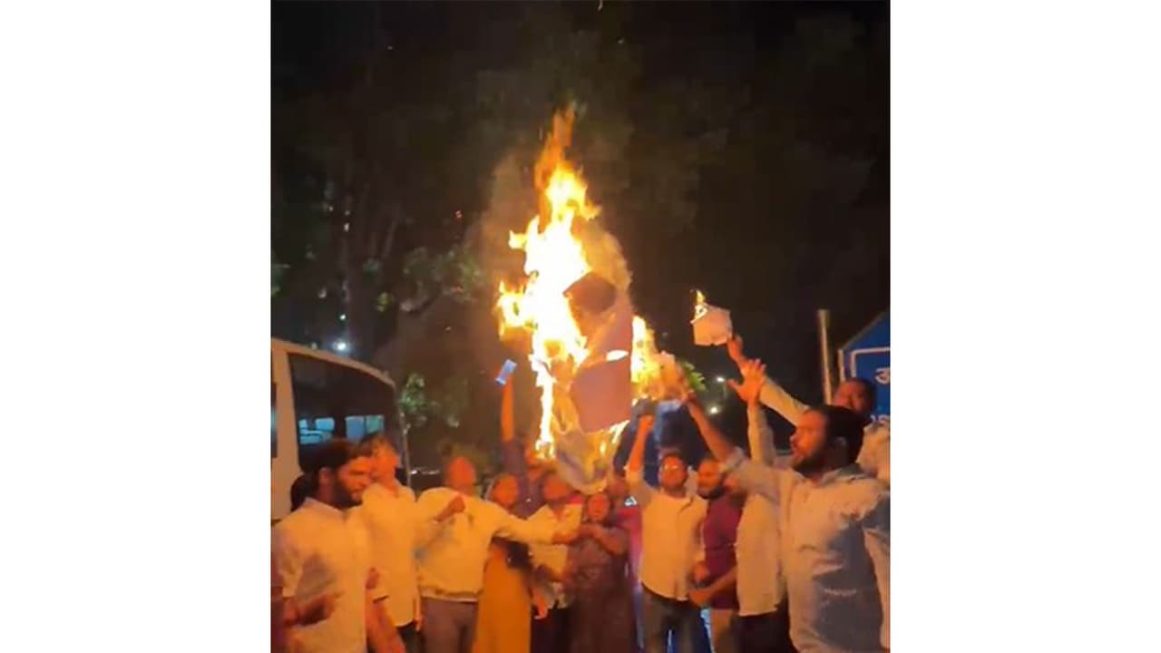 NSUI workers protest at Assam Bhawan (Photo/ANI) NSUI workers protest at Assam Bhawan (Photo/ANI)