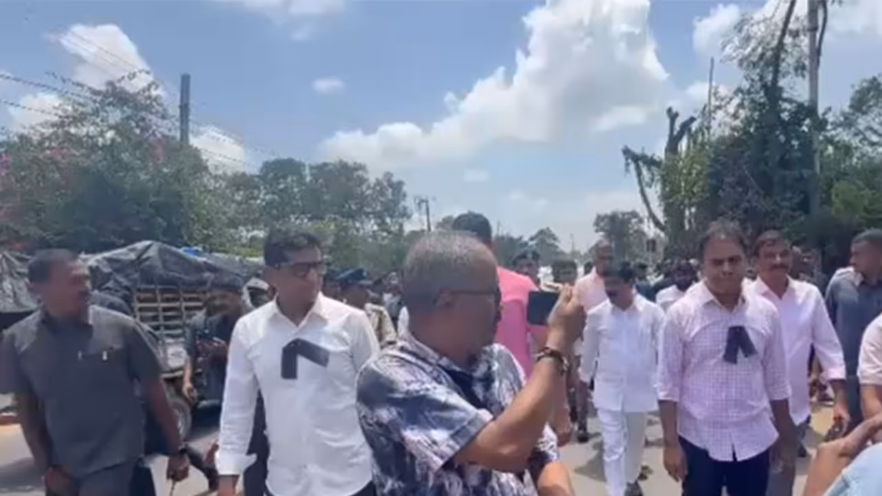 BRS MLAs march on foot towards Erravelli after police stop vehicles (Photo/ANI) BRS MLAs march on foot towards Erravelli after police stop vehicles (Photo/ANI)