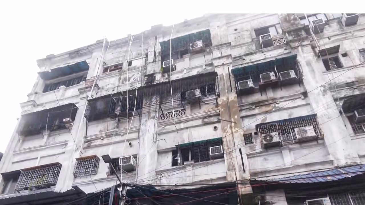 Hotel fire kills nine in Kolkata’s Mirza Ghalib Street (Photo/ANI) Hotel fire kills nine in Kolkata’s Mirza Ghalib Street (Photo/ANI)
