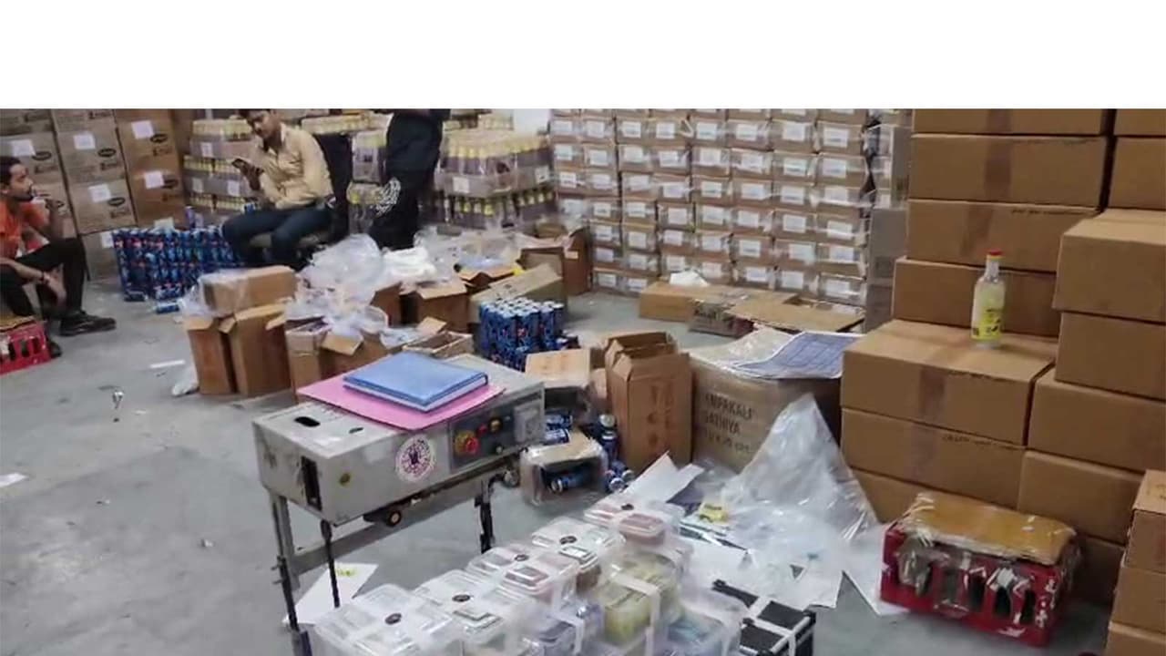 Illegal factory repackaging expired food products in Okhla (Photo/Delhi Police) Illegal factory repackaging expired food products in Okhla (Photo/Delhi Police)